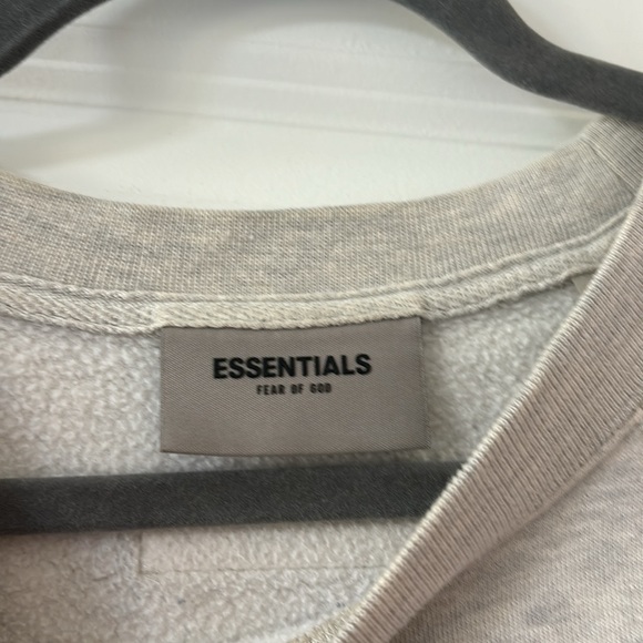 Essentials FOG crewneck - Picture 2 of 3